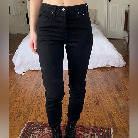 Like new - Levi’s wedgie midnight black cropped jeans - size 28 - Picture 11 of 11